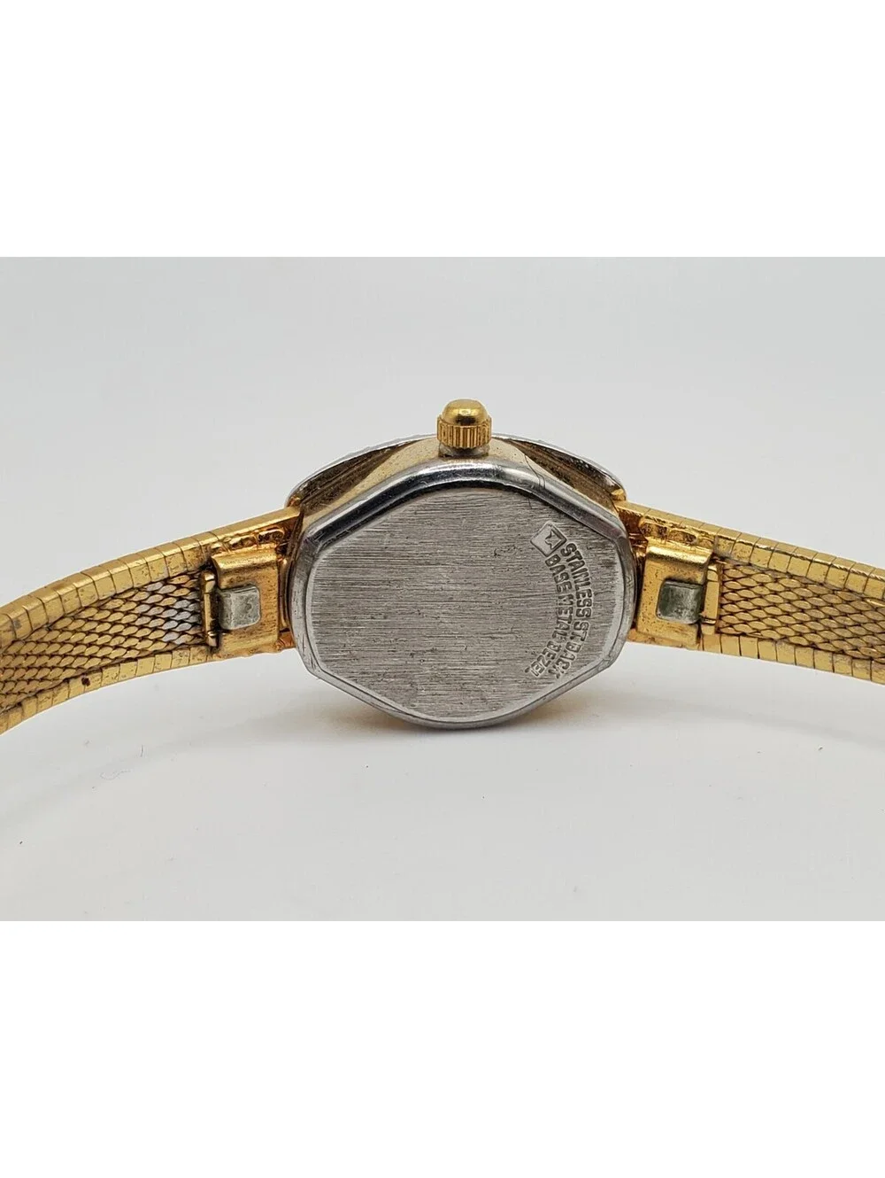 Vintage Helbros Ladies Gold Tone 16mm Oval Quartz Analog Watch New Battery
